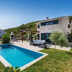 Stunning In With Kitchen Vikendica Vinjerac