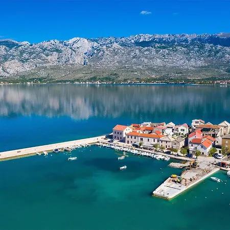 Vakantiehuis Stunning In With Kitchen Vinjerac