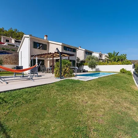 Stunning In With Kitchen