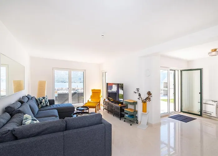 Vakantiehuis Stunning In With Kitchen