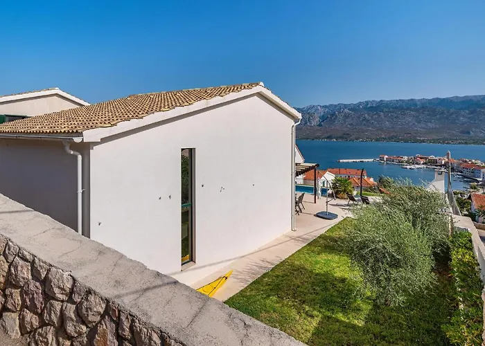 Stunning In With Kitchen