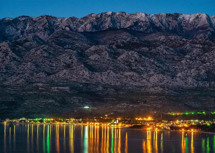 Vakantiehuis Stunning In With Kitchen