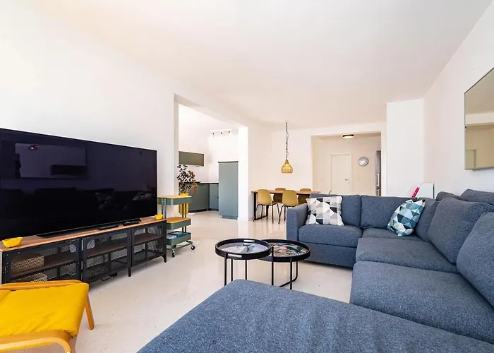 Stunning In With Kitchen *