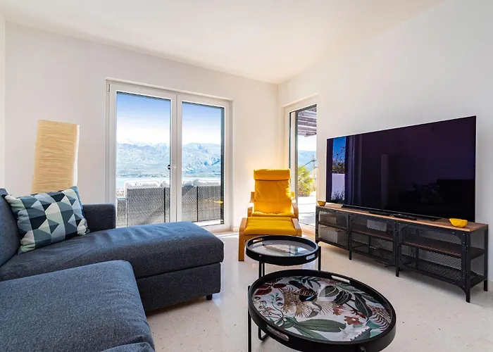 Vakantiehuis Stunning In With Kitchen Vinjerac