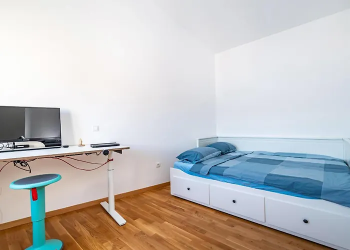 Vakantiehuis Stunning In With Kitchen *