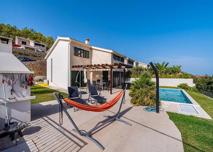 Vakantiehuis Stunning In With Kitchen