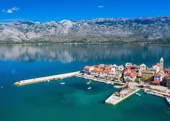 Vakantiehuis Stunning In With Kitchen Vinjerac